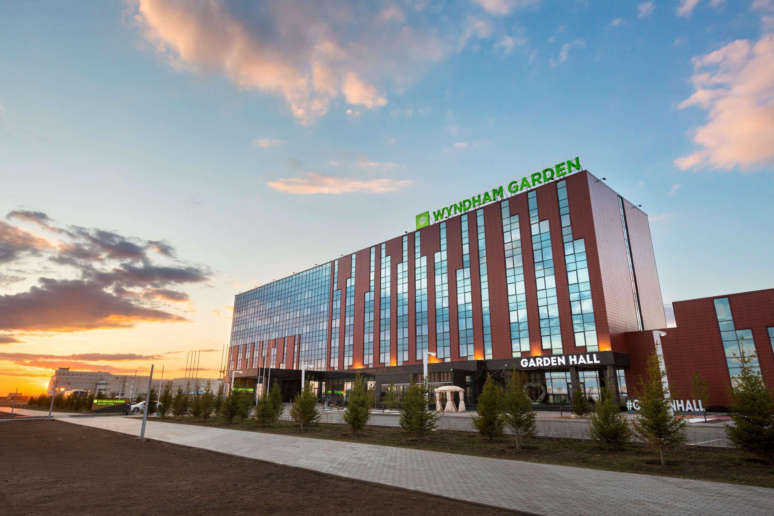 Wyndham Garden Astana Hotel Exterior photo